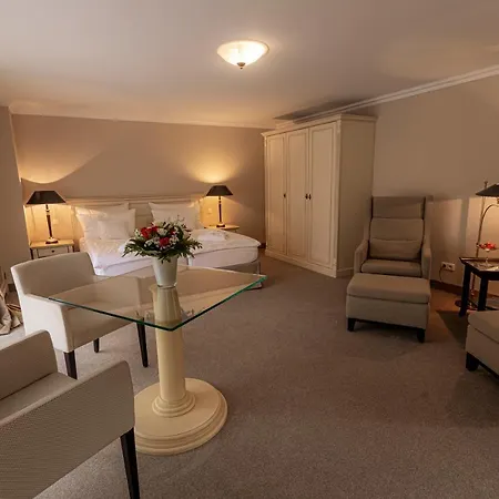 מלון Strandhotel Fontana 4*